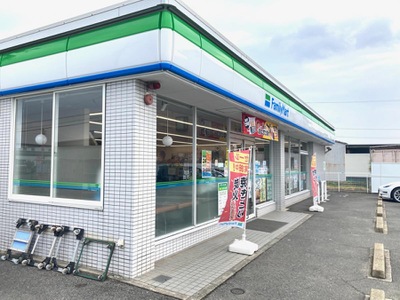 コンビニ　ファミリーマート 津島唐臼店（コンビニ）まで738m