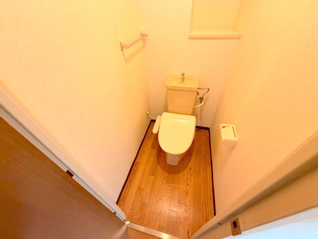 トイレ　綺麗なトイレにはウォシュレット標準装備です。