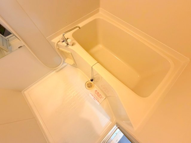 バス・シャワールーム　広めのお風呂は一日の疲れを癒してくれます。