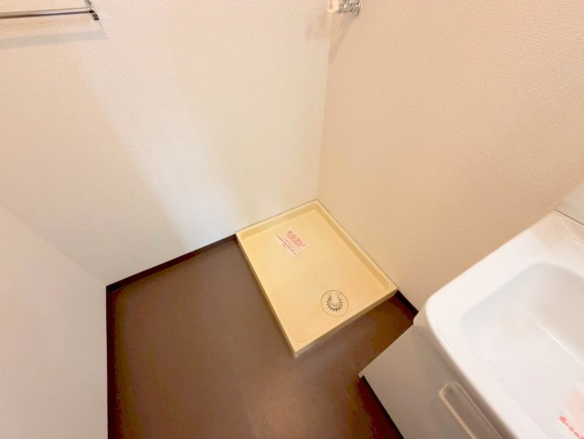 その他設備　嬉しい室内洗濯機置場。これで洗濯機も長持ちしますね。