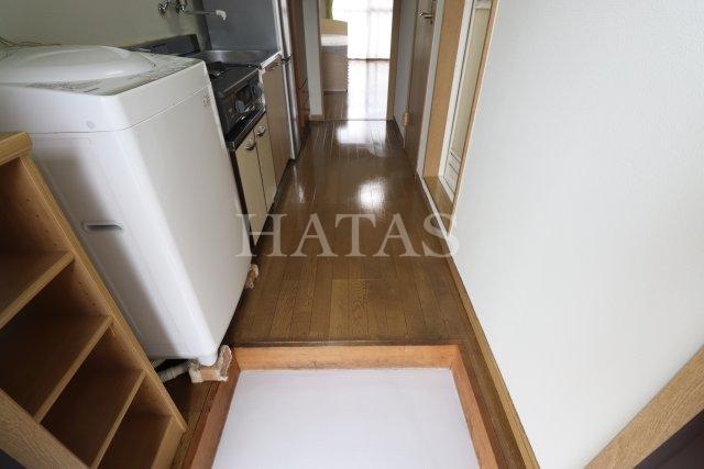 玄関　同物件別部屋です。