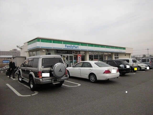 その他　ファミリーマート（その他）まで550m
