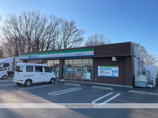 コンビニ　ファミリーマート（コンビニ）まで500m