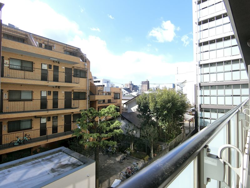 眺望　目の前にマンションありますが、圧迫感はありません