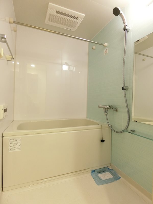 バス・シャワールーム　追い焚き・浴室乾燥で快適です♪