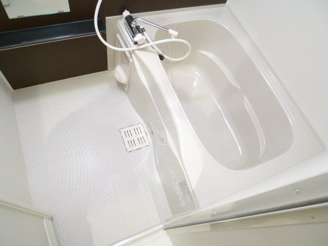 バス・シャワールーム　浴室乾燥機付のお風呂です。