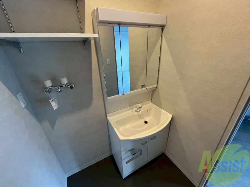 洗面設備　独立洗面台です。大きくてよいですね。シャンプーもできます！