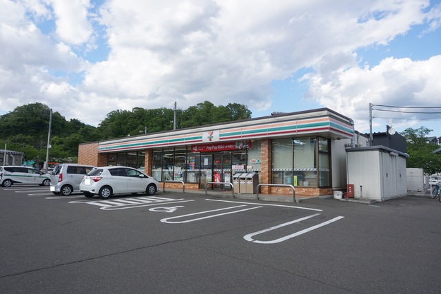 コンビニ　セブンイレブン仙台泉山の寺１丁目店（コンビニ）まで1180m