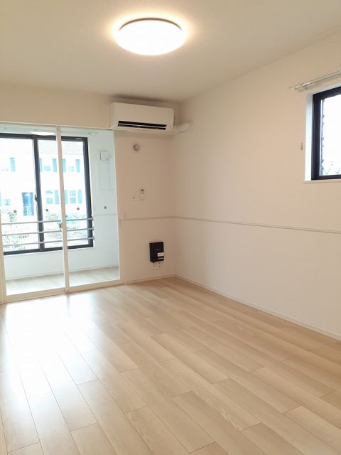 シン・ラシーヌ_内装_0