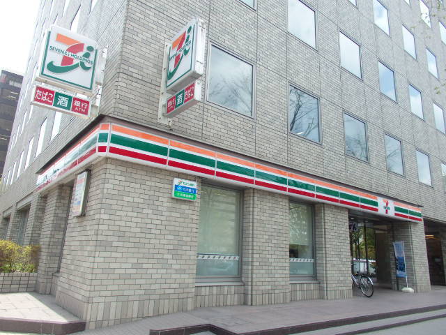 コンビニ　セブンイレブン（コンビニ）まで209m