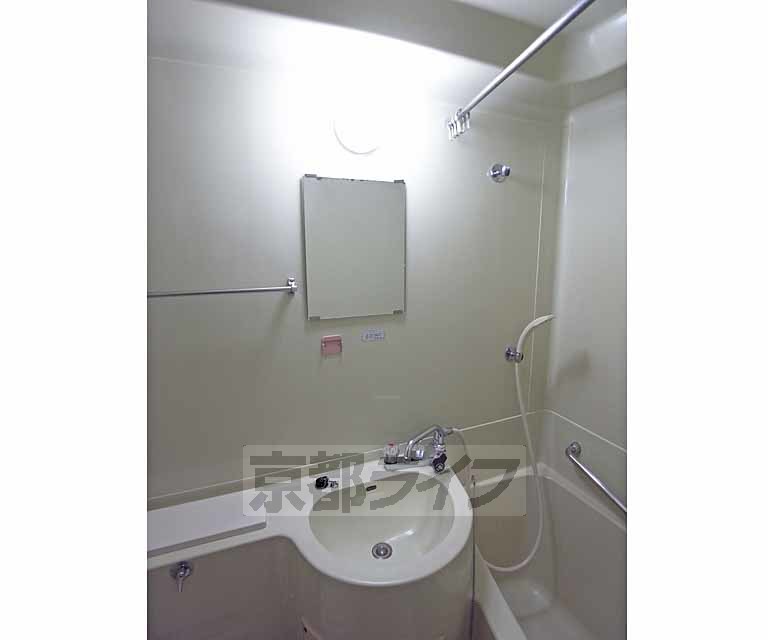 洗面設備　朝のセットも置きやすい