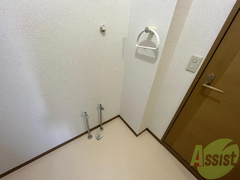 洗面設備　ここに洗面台が入ります。まだクリーニング中ですね