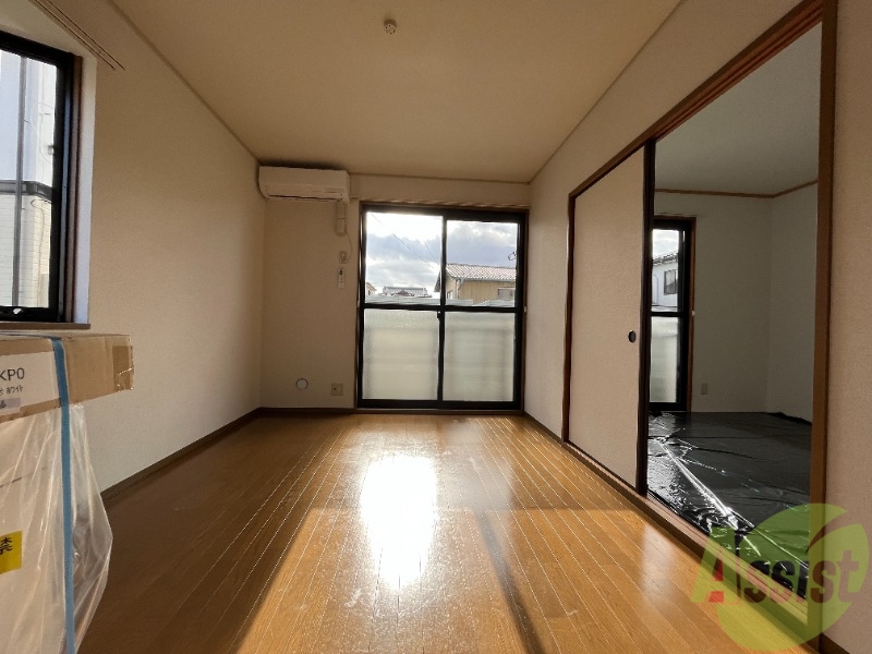 居室・リビング　２面採光なのでお部屋が明るくて気持ちがいいですね