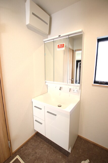 洗面設備　★朝の準備にも嬉しい三面鏡★