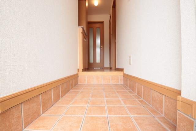 玄関　※別室の参考写真の為、現況優先です。