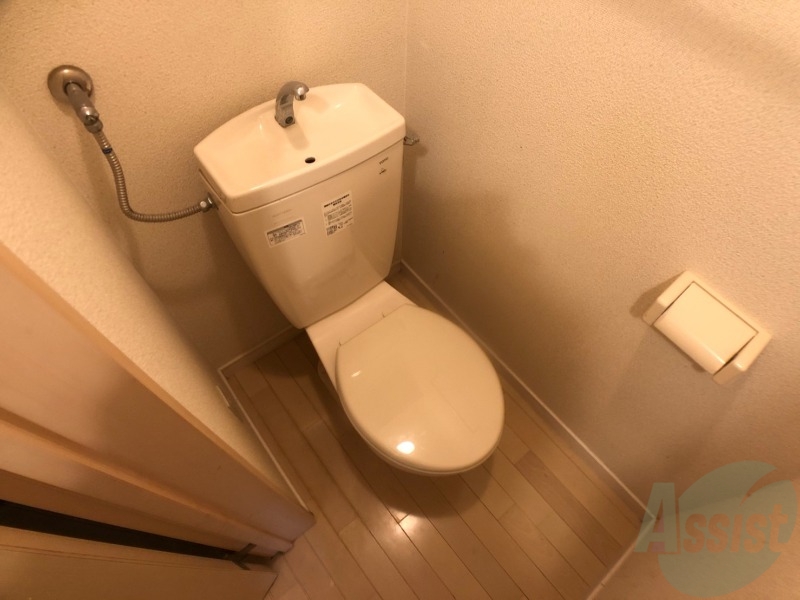 トイレ　こちらはトイレです。清潔感があり、安心して使用できます。