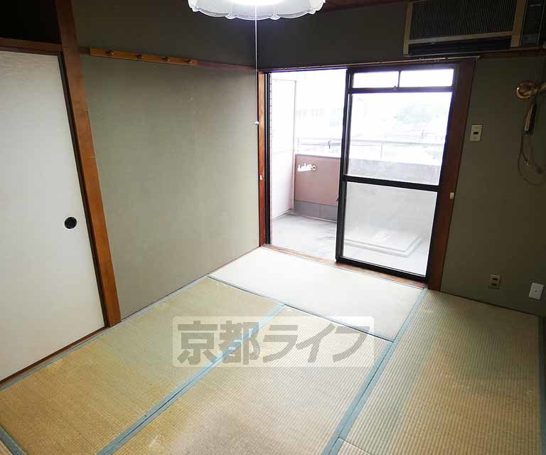 居室・リビング　落ち着いた雰囲気のお部屋です