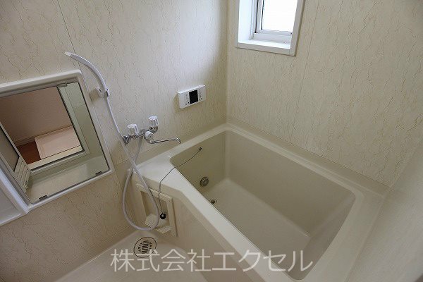 バス・シャワールーム　あると嬉しい追い炊き機能付きの浴室です。
