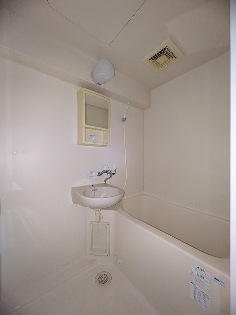 バス・シャワールーム　同物件、別号室のものです。