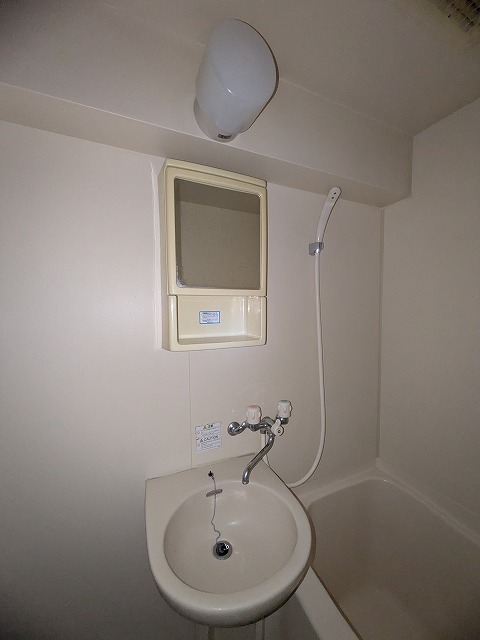 洗面設備　同物件、別号室のものです。