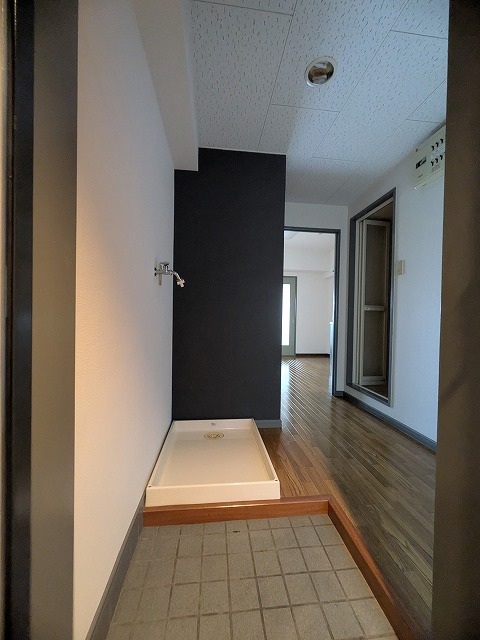 玄関　同物件、別号室のものです。