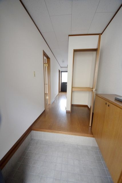 玄関　お問い合わせはタウンハウジングまで