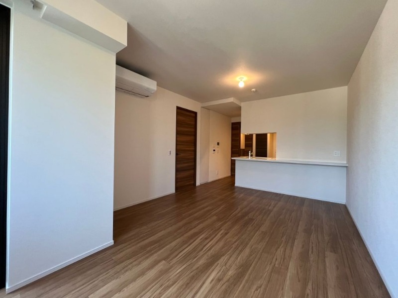 居室・リビング　※別部屋の参考写真です。