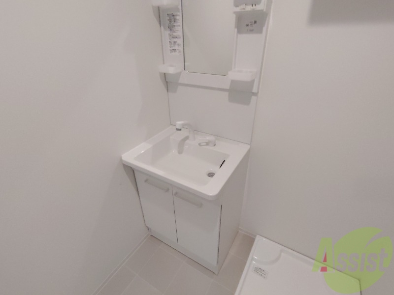 洗面設備　洗面台はシャワーノズルも付いて便利に活用できます