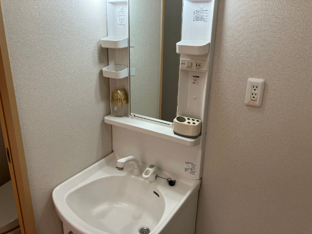 収納　ウォークインクローゼットでいっぱい収納できます。