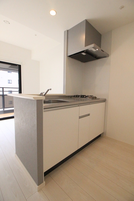 キッチン　８０３号室モデルルーム写真※お部屋によって胃色味が異なる場合