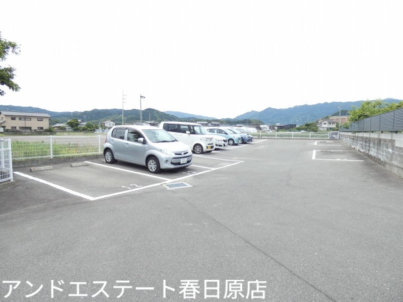 駐車場　駐車場１台無料