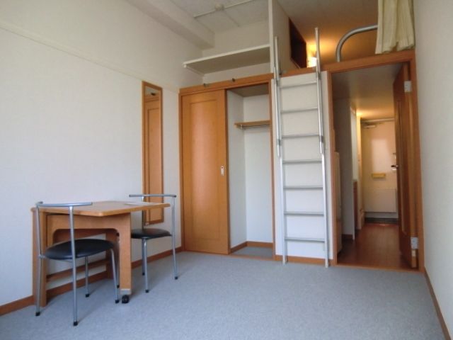 その他部屋・スペース　家具・家電付・天井高くて圧迫感ない居室