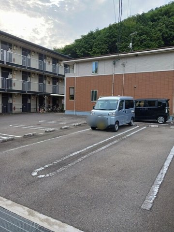 駐車場　車をお持ちの方に嬉しい駐車場付きの物件です