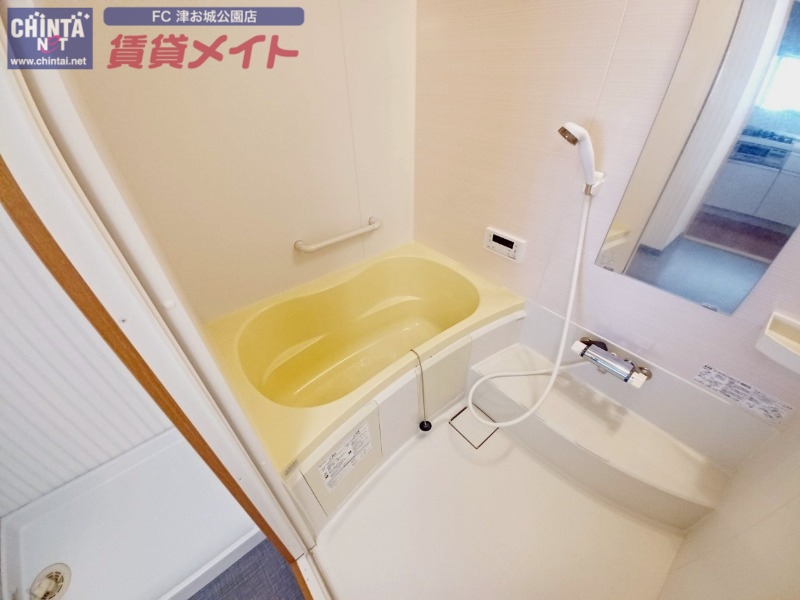 バス・シャワールーム　同じ物件、別部屋の写真です