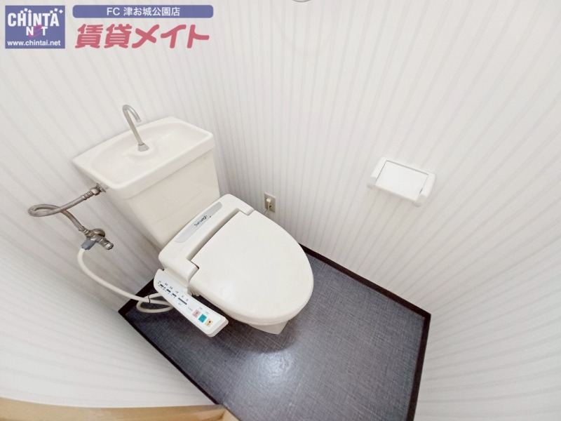 トイレ　同じ物件、別部屋の写真です