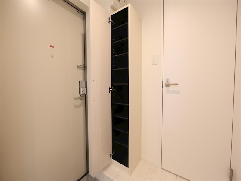 玄関　玄関　シューズボックス付（収納充実してます）