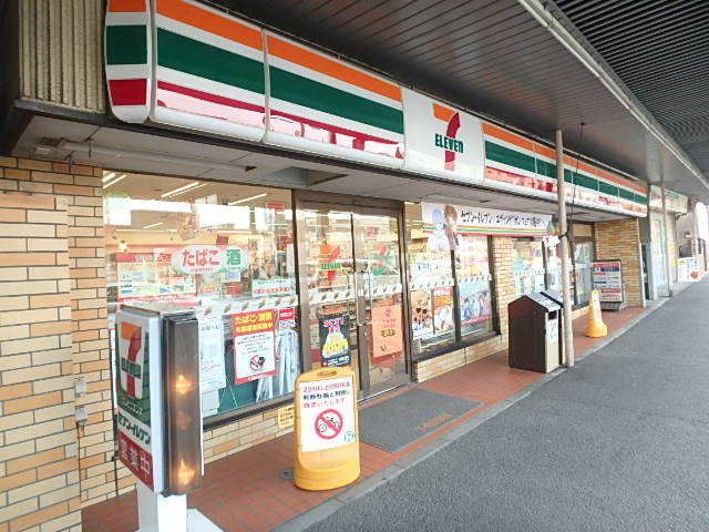 コンビニ　セブンイレブン横浜尻手駅前店（コンビニ）まで60m