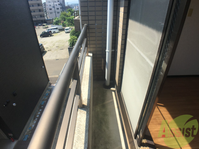 バルコニー　バルコニーは気持ちよく陽が当たります。洗濯物もよく乾きそう