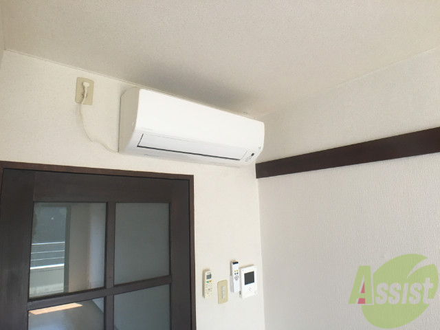 その他設備　リビングにエアコン設置してございます、暑い日も寒い日も快適に