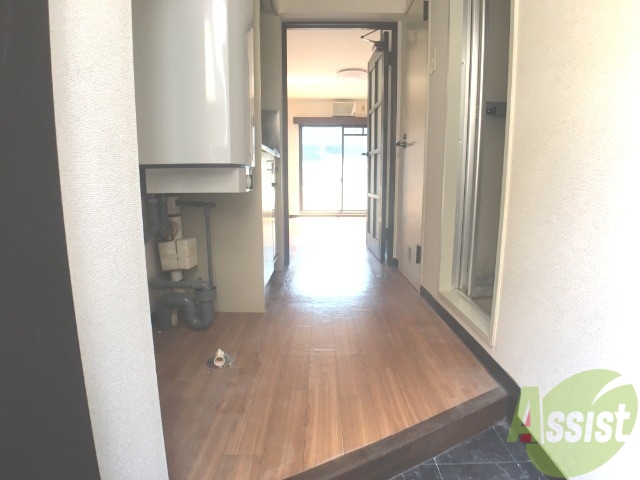 玄関　玄関からの様子ですリビングまでつながる廊下はきれいです