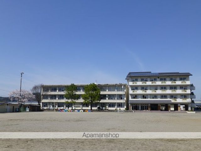 小学校　下米田小学校（小学校）まで1937m