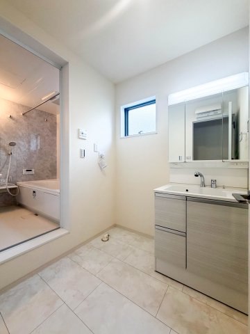 洗面設備　広い洗面スペース