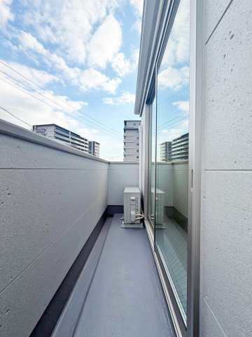 バルコニー　陽当たり良好なバルコニーです