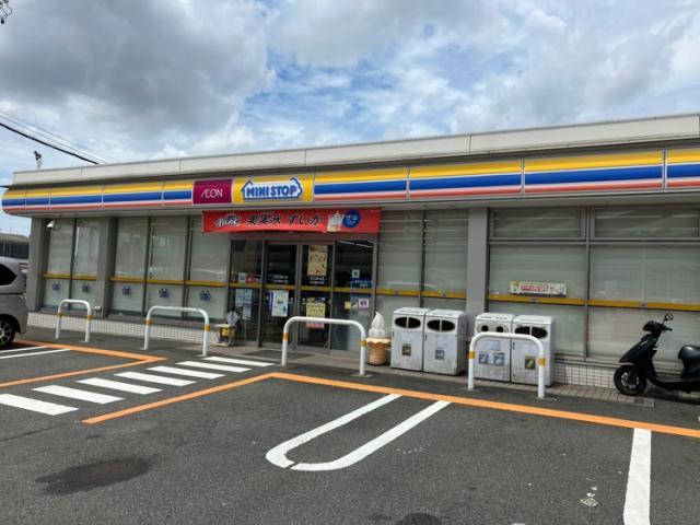 コンビニ　ミニストップ名古屋新川店（コンビニ）まで486m