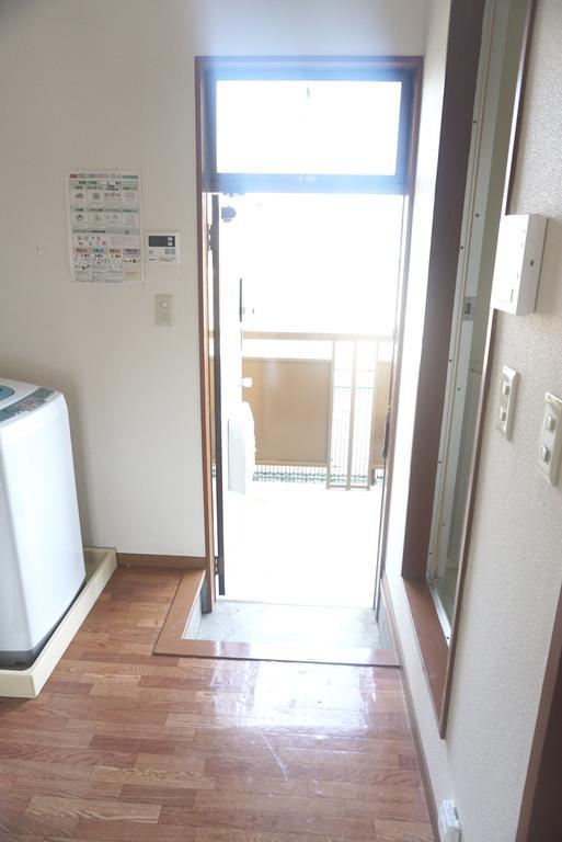 玄関　洗濯機もついてます！