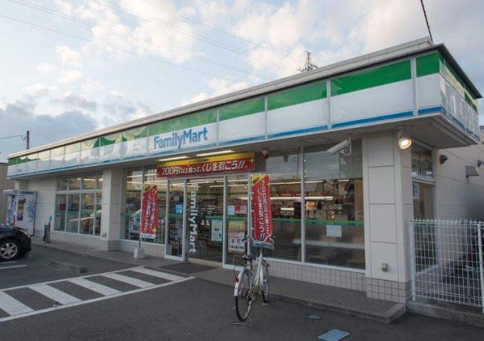 コンビニ　ファミリーマート中野栄駅前店（コンビニ）まで528m