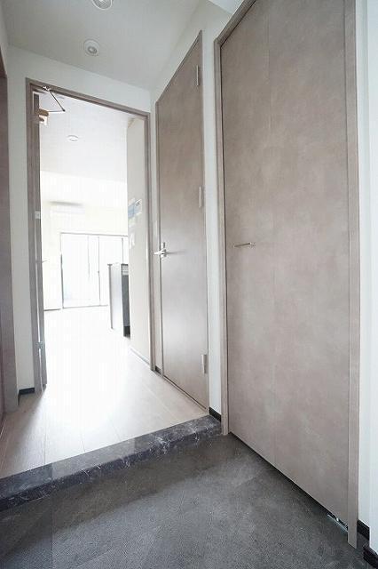 玄関　収納もある玄関です