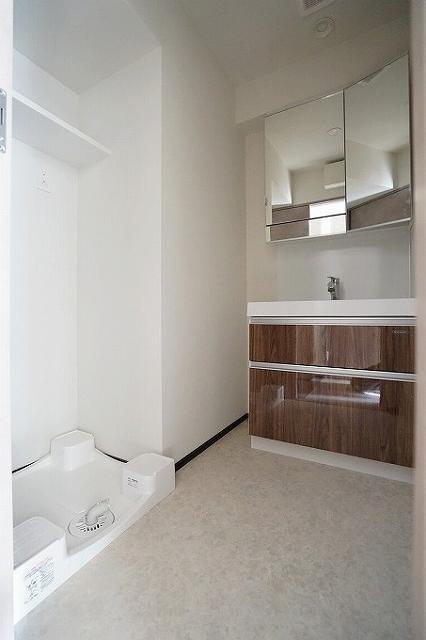 洗面設備　広い洗面スペース