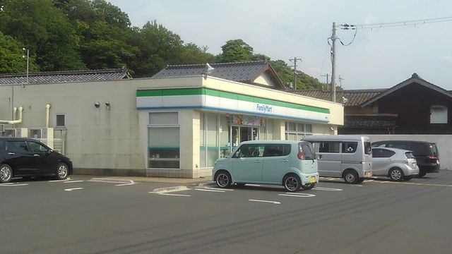 コンビニ　ファミリーマート 網野町店（コンビニ）まで700m