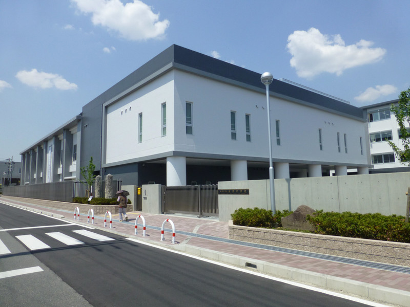 中学校　木津南中学校（中学校）まで440m